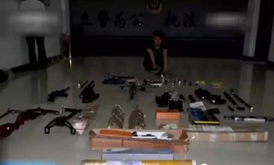 贵港警方侦破特大网络制贩枪案，抓获涉案人员多达32人