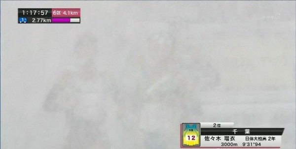 日本女子暴雪中跑接力比赛：画面让人傻眼