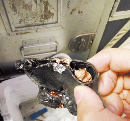 充电宝关闭状态下起火 一航班上发生冒烟起火事件