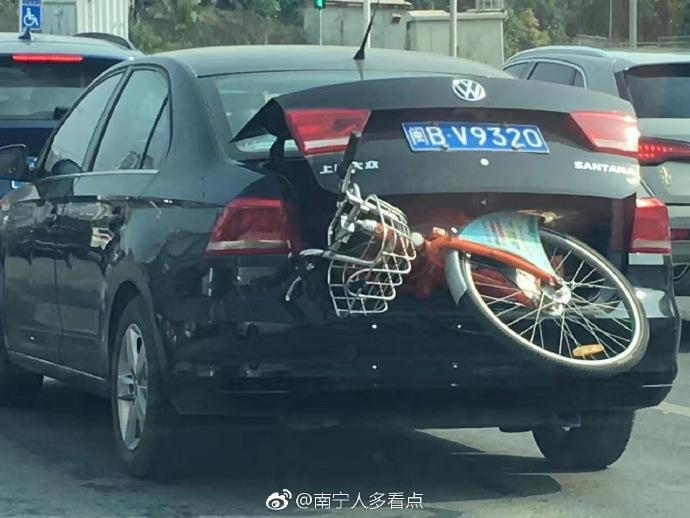 南宁公共自行车被人装到私家车后尾箱 蹊跷！