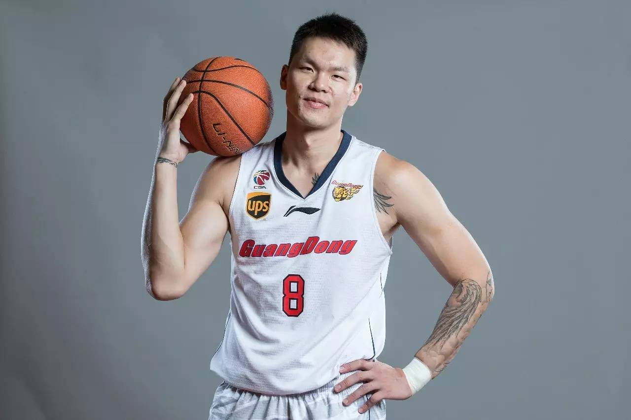 中国篮坛名将广西仔朱芳雨宣布退役