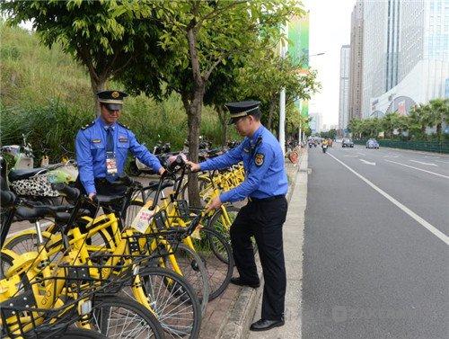 广西南宁有20万辆共享单车 城管部门是这样管理的