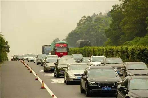 7月31日起 G80南宁六景东互通段将实施临时交通管制