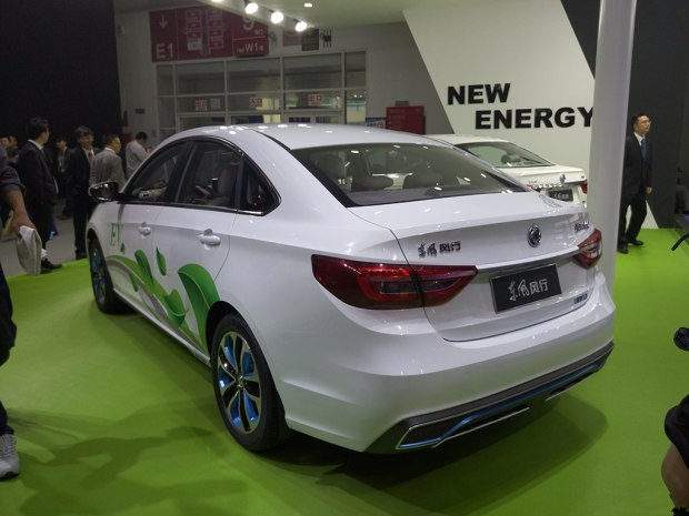 广西柳州首批新能源出租车投用 均为柳产纯电动汽车