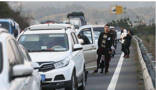 9月起广西柳州集中整治网约车 专查无证驾驶员和车辆