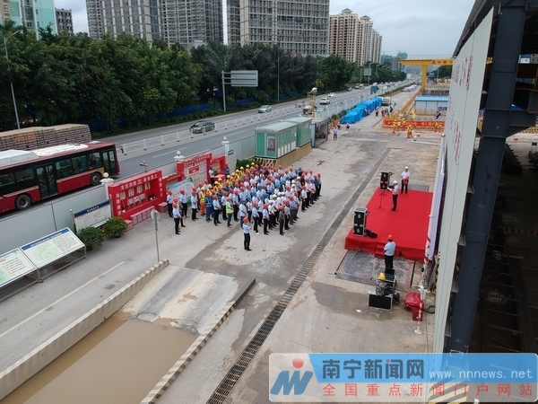 广西南宁市地铁5号线首台盾构始发 进入盾构施工阶段