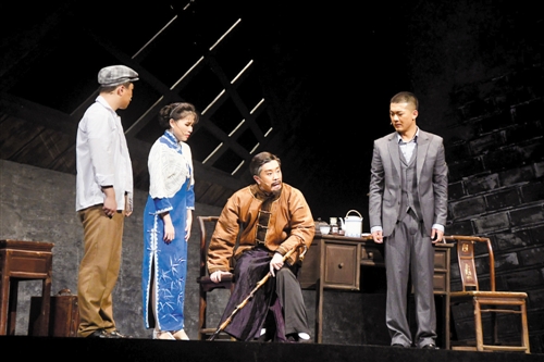 大型红色题材话剧《守护》在广西南宁上演 事迹感动观众