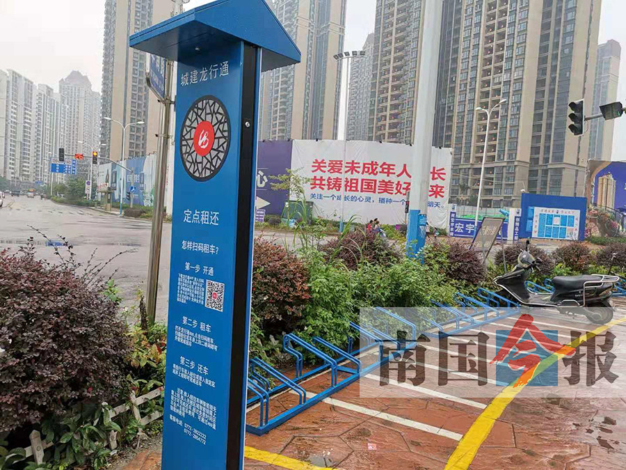 广西柳州市民租车越来越方便 柳州公共自行车扫码就可骑走