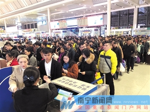 自治区60大庆假期广西南宁两大火车站发送旅客41.6万人次