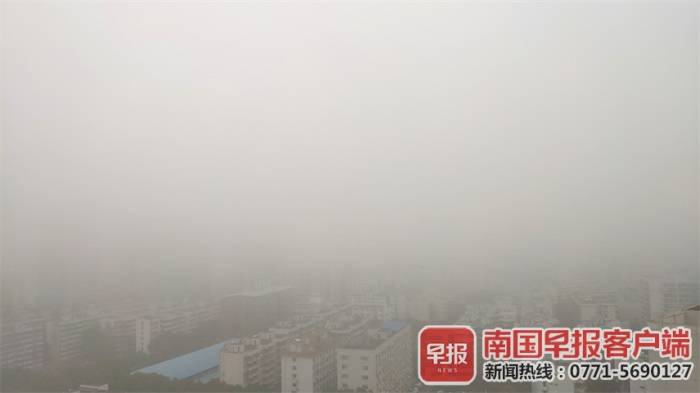 广西南宁遭遇浓雾天气能见度低 吴圩机场9班航班延误