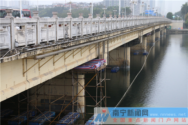 广西南湖大桥3月1日23点起进行围挡施工 市民出行请绕行