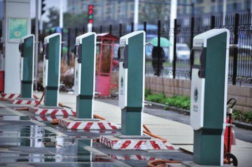 为民办实事 今年广西南宁市将建设186个公共汽车充电桩