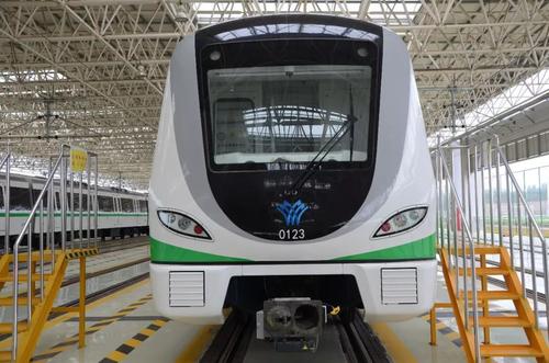 地铁4号线及2号线东延线投入使用，广西南宁市轨道交通开启“四线齐发八方通达”新格局